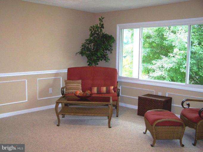 13425 Delaney Road Woodbridge, VA 22193 - Photo 5 of 19 Living Room