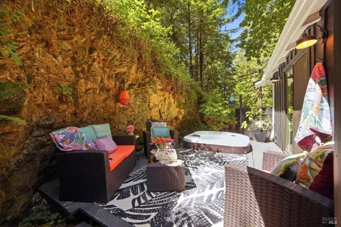 $499,000 | 14993 Merry Lane, Guerneville, CA 95446