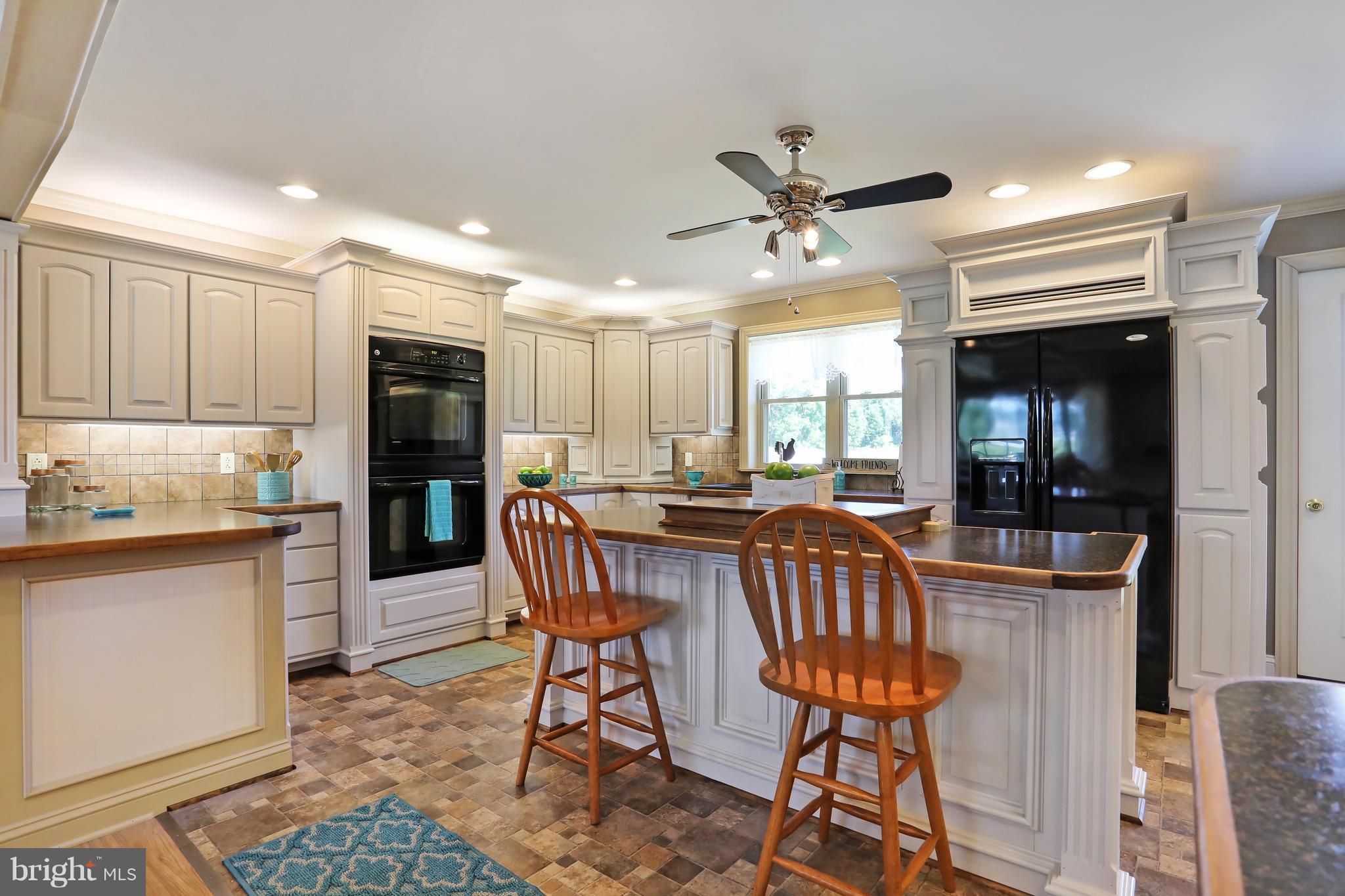 17712 Spielman Road Fairplay, MD 21733 - Photo 12 of 30 Kitchen w/ island & custom cabinets
