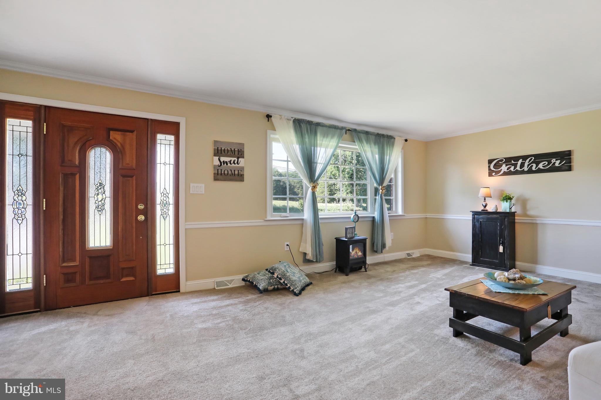 17712 Spielman Road Fairplay, MD 21733 - Photo 7 of 30 Living Room