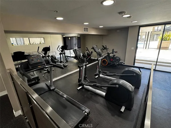 $685,500 | 7320 Hawthorn Avenue, Unit 106, Los Angeles, CA 90046