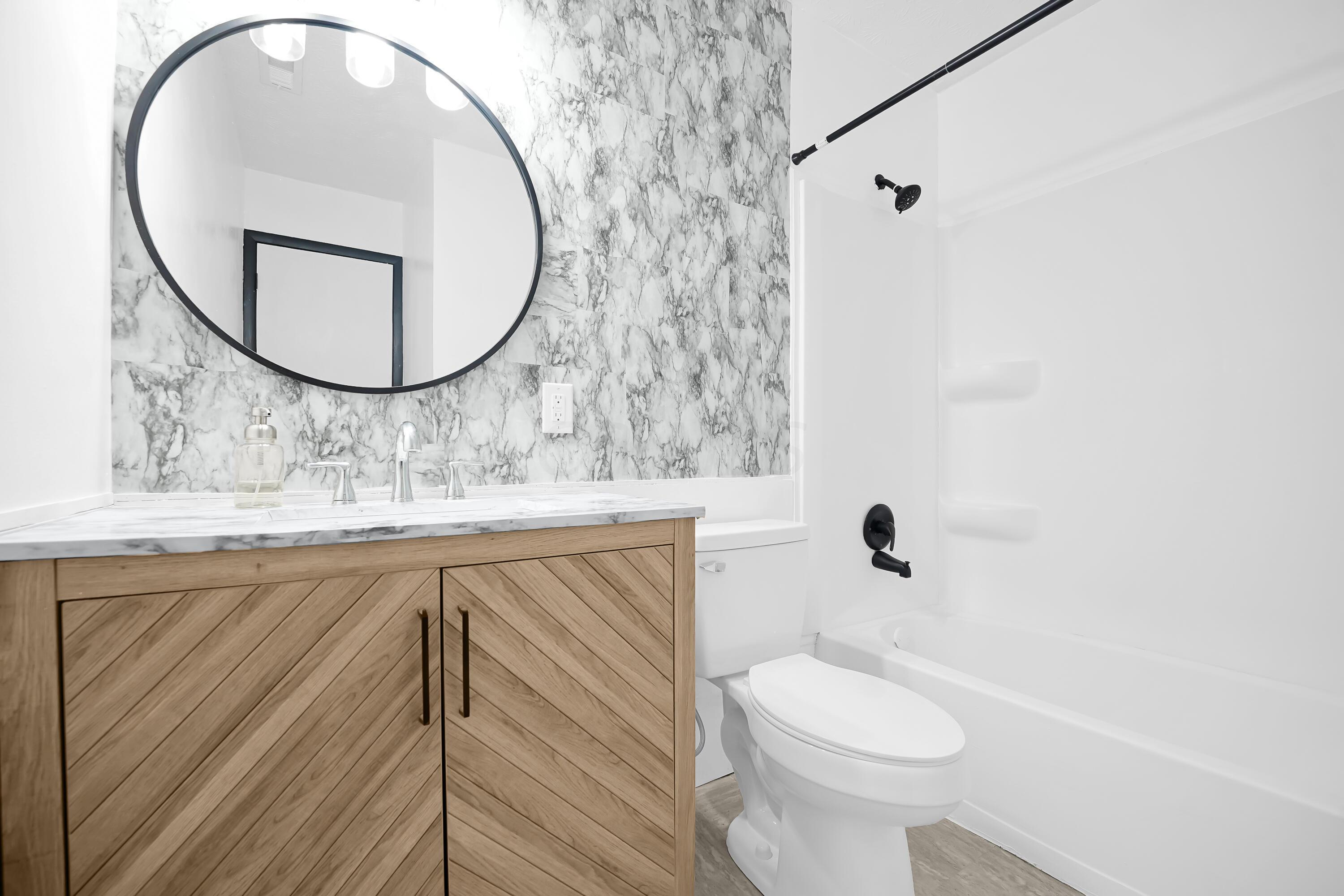 3439 Arnsby Road Columbus, OH 43232 - Photo 11 of 22 Bathroom