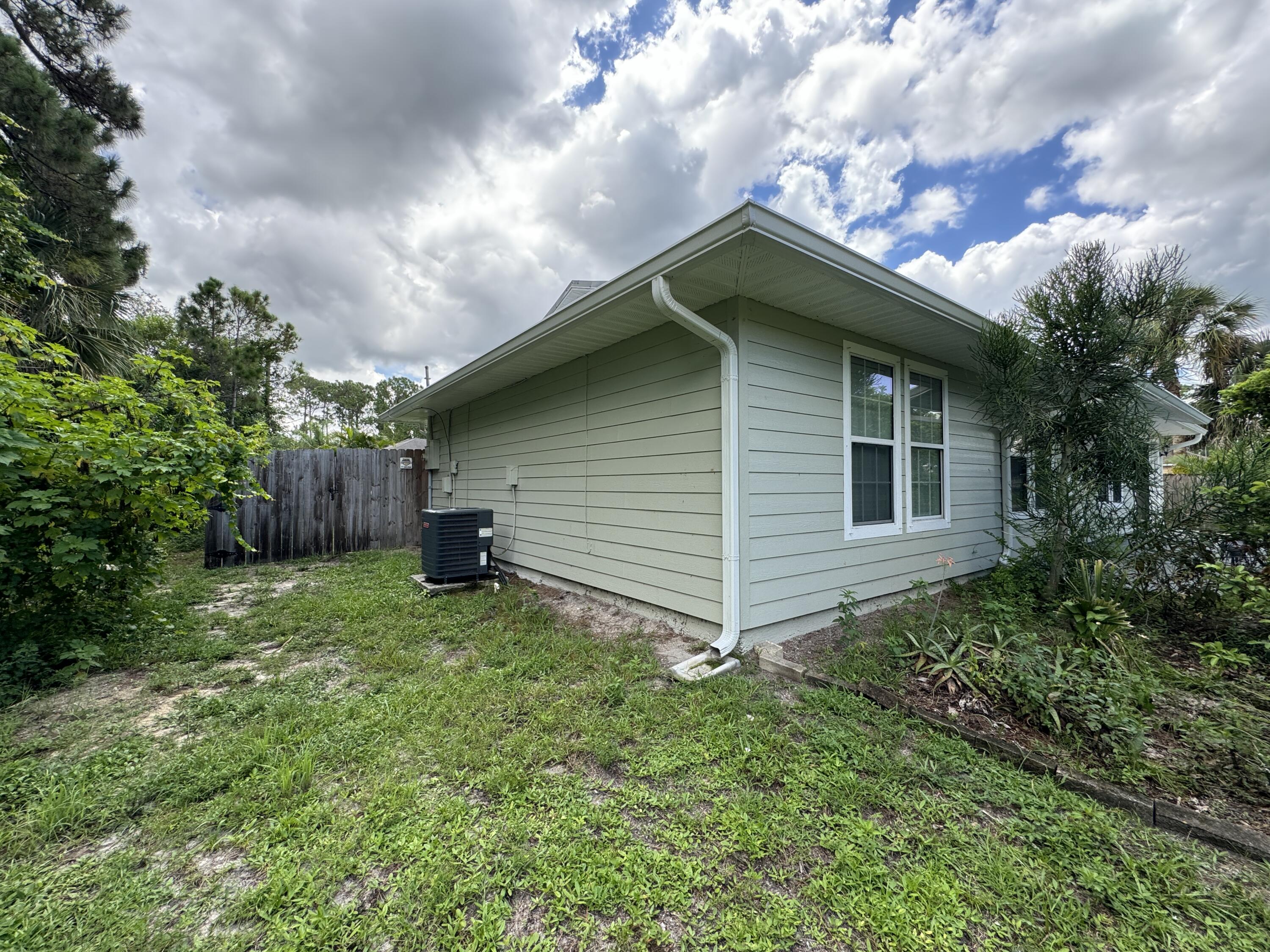 425 Tunis Road Southwest Palm Bay, FL 32908 - Photo 3 of 40 Photo Jul 29 2024, 12 29 41 PM