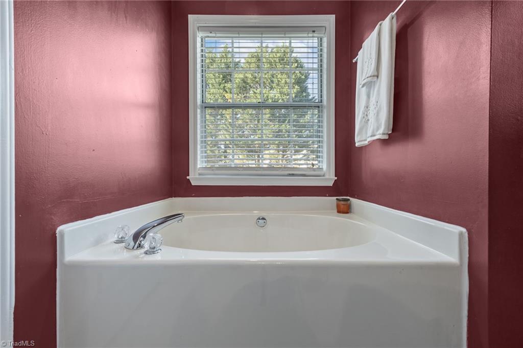 3922 Landover Drive High Point, NC 27265 - Photo 21 of 34