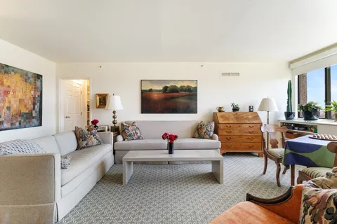 $699,000 | 250 Hammond Pond Parkway, Unit 916S, Newton, MA 02467