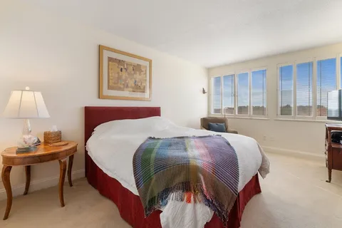 $699,000 | 250 Hammond Pond Parkway, Unit 916S, Newton, MA 02467