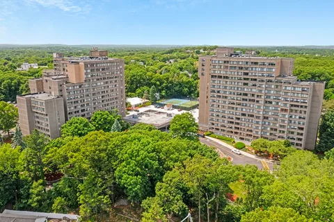 $699,000 | 250 Hammond Pond Parkway, Unit 916S, Newton, MA 02467