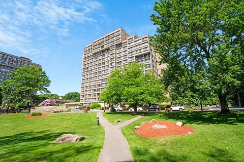 $699,000 | 250 Hammond Pond Parkway, Unit 916S, Newton, MA 02467