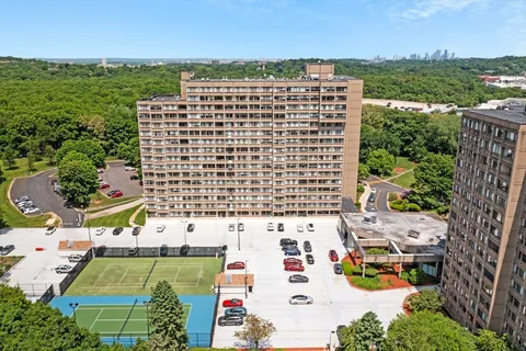 $699,000 | 250 Hammond Pond Parkway, Unit 916S, Newton, MA 02467