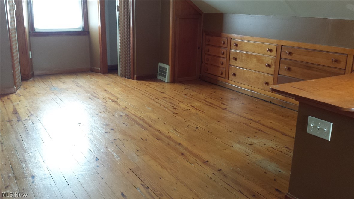 1112 Lander Road Cleveland, OH 44124 - Photo 18 of 27