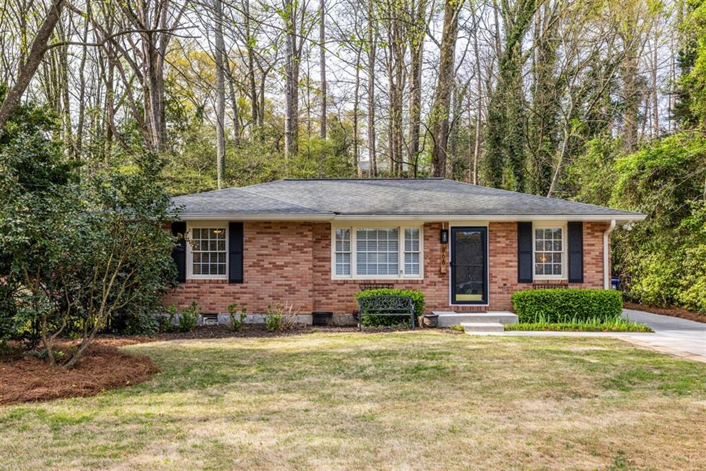 a view of a house with a yard