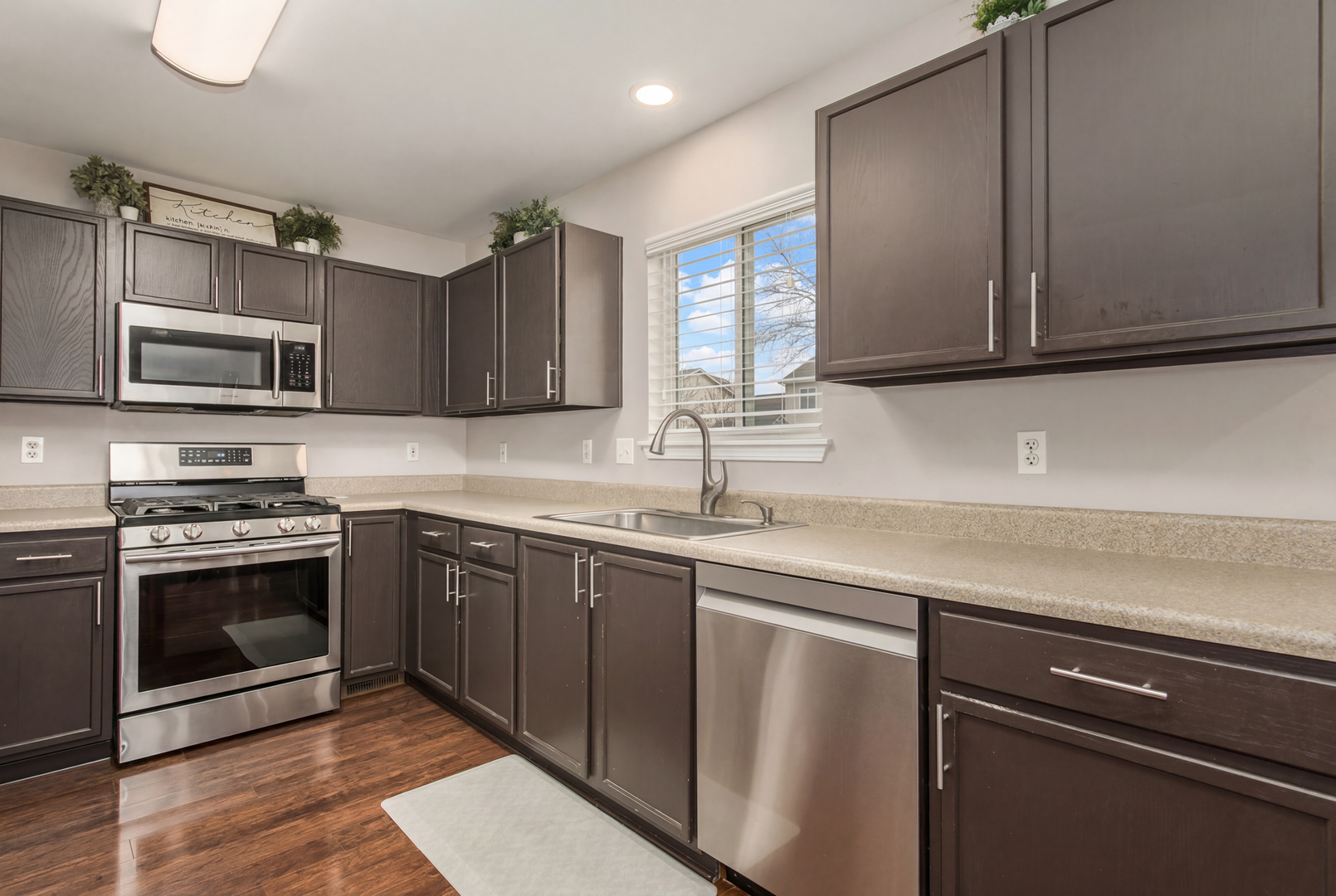 2043 Winchester Trail Romeoville, IL 60446 - Photo 9 of 36