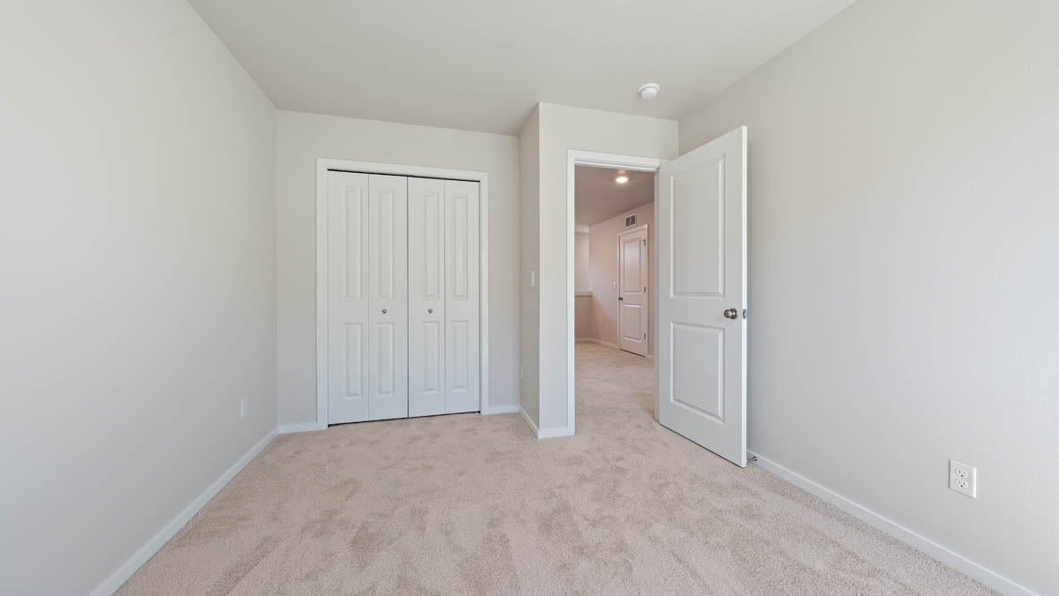 61171 Southeast Splendor Lane Bend, OR 97702 - Photo 18 of 31 017 bedroom