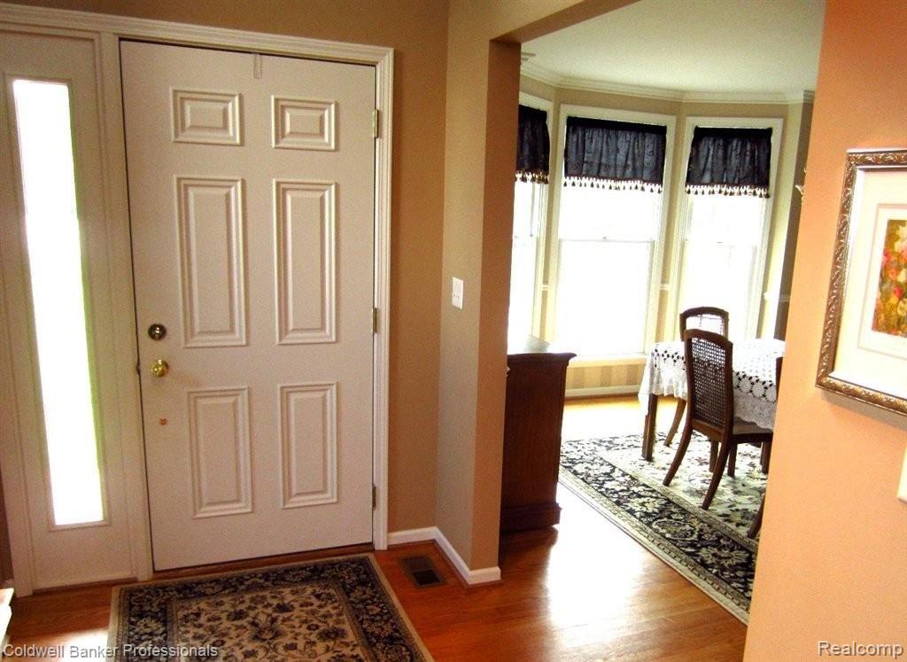 1638 Rulane Drive Lapeer, MI 48446 - Photo 2 of 19 A Welcoming Foyer