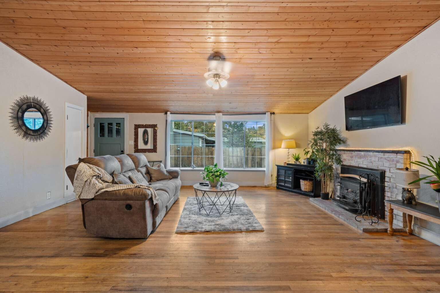 4562 East Bonnyview Road Redding, CA 96001 - Photo 8 of 29 Taylor.8