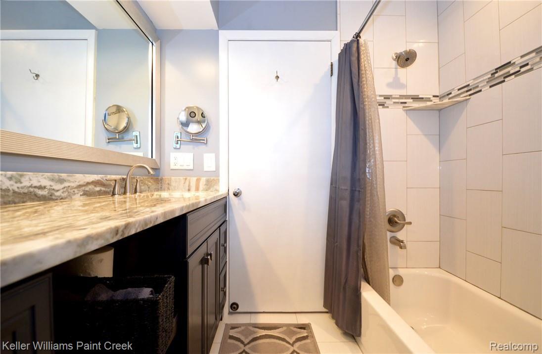 263 Booth Road Troy, MI 48085 - Photo 25 of 67 DSC_1293.JPG