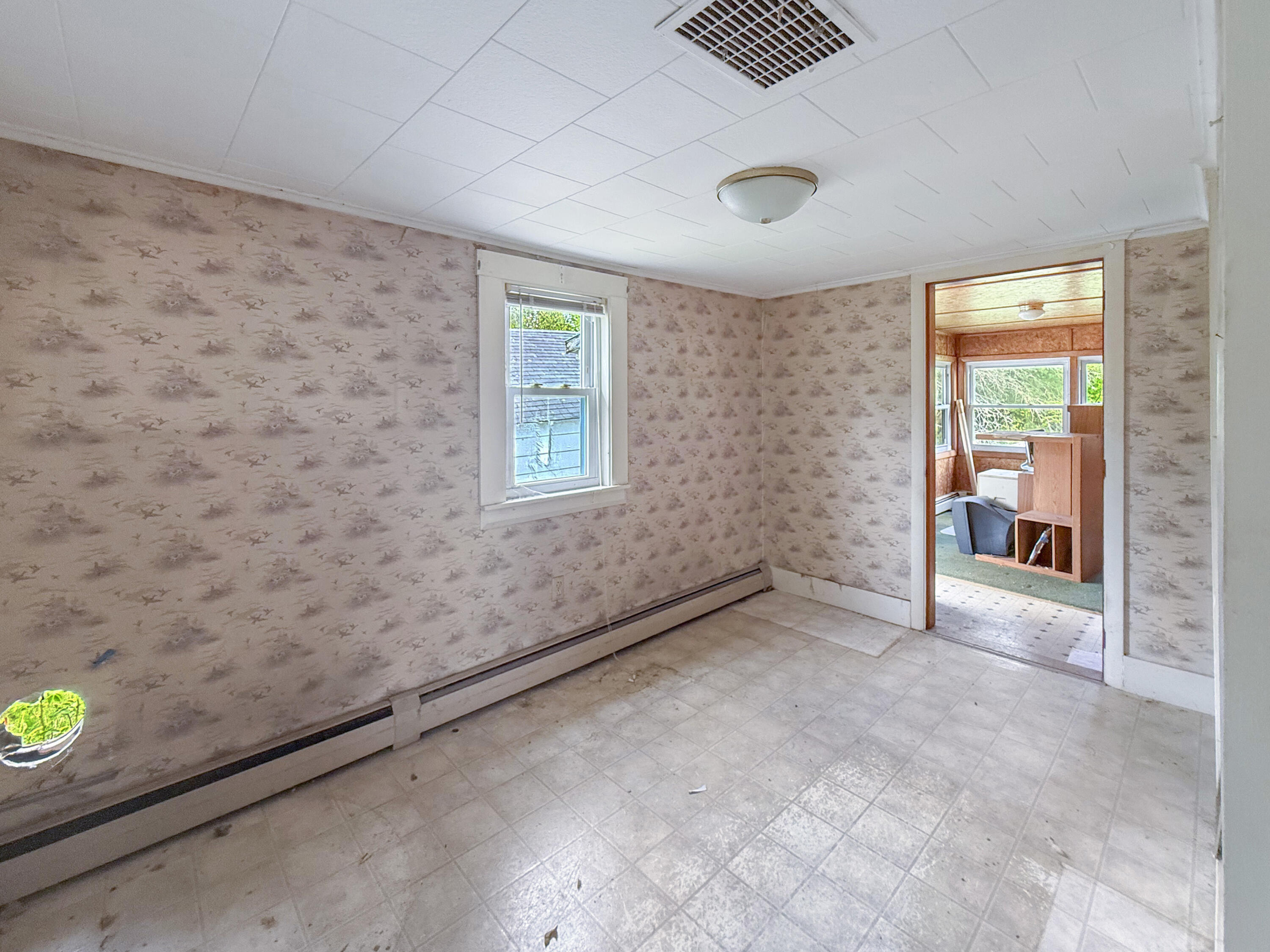 960 Main Street Wilton, ME 04294 - Photo 8 of 29 Entryway room