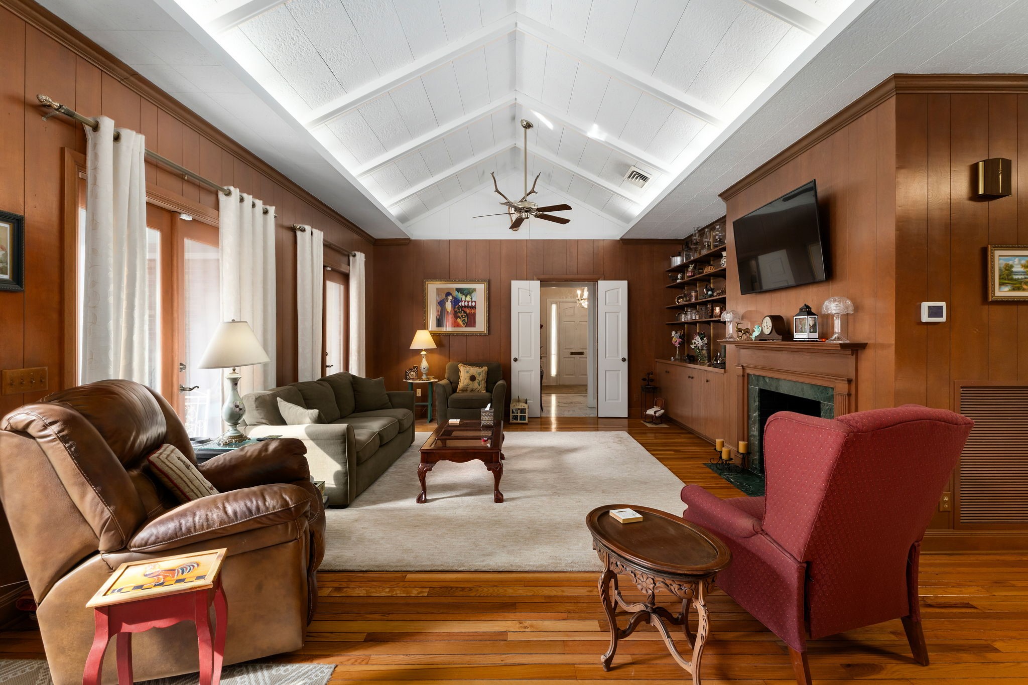 608 Bohlmann Avenue Schulenburg, TX 78956 - Photo 16 of 48 a living room with furniture and a flat screen tv