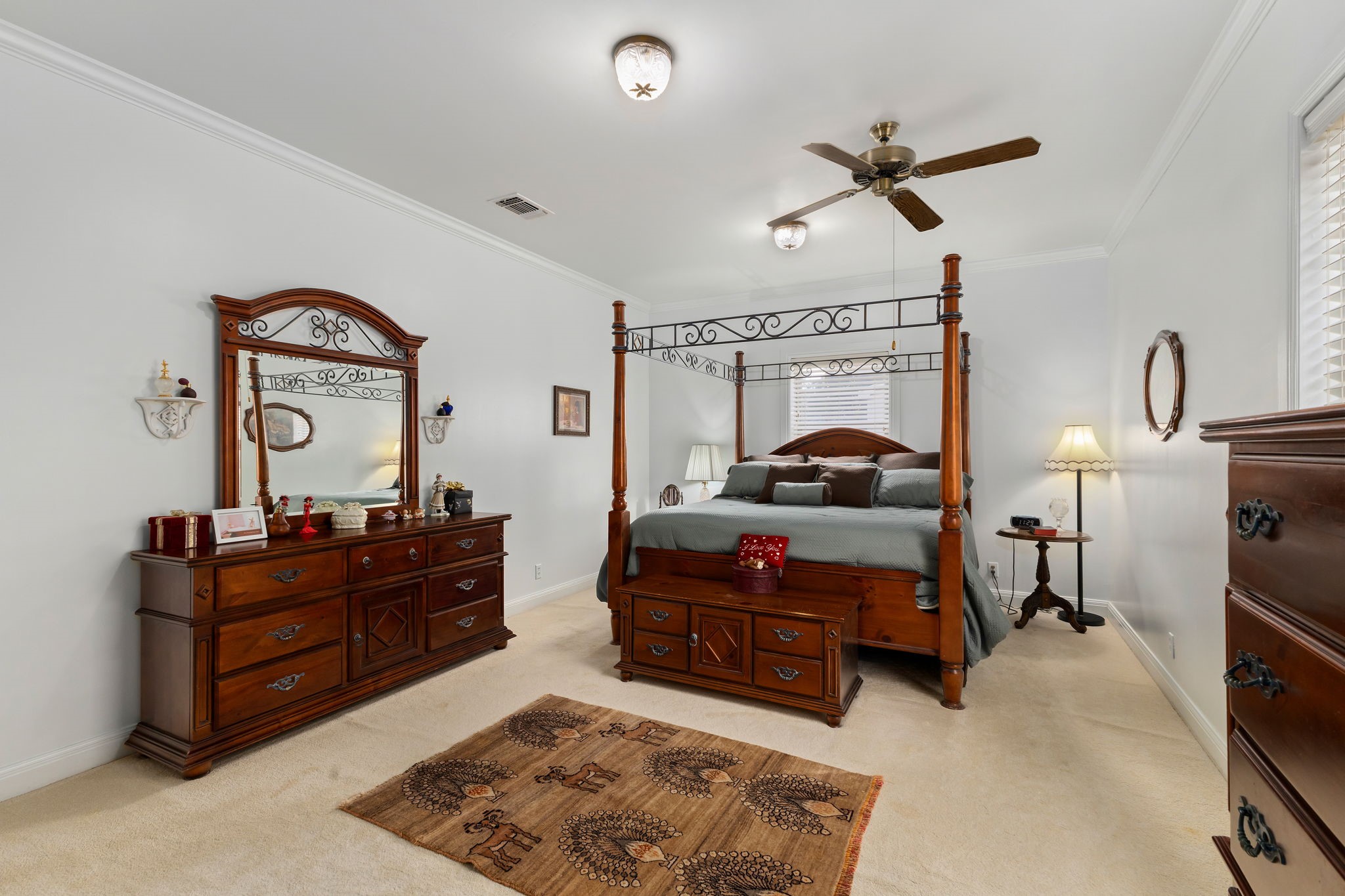 608 Bohlmann Avenue Schulenburg, TX 78956 - Photo 21 of 48 a living room with furniture
