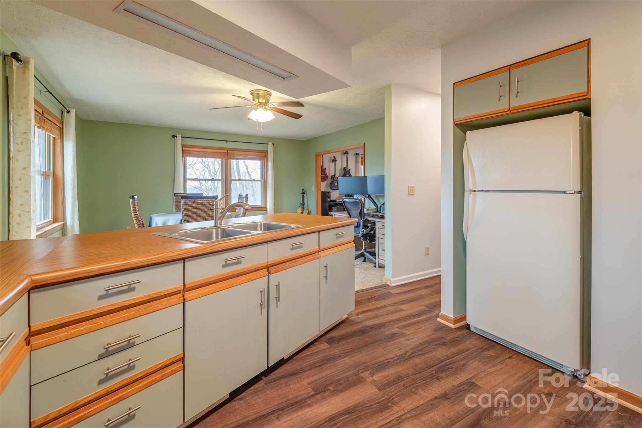 267 Hanging Rock Road, Unit 211 Mars Hill, NC 28754 - Photo 5 of 25 Gallery Image 5
