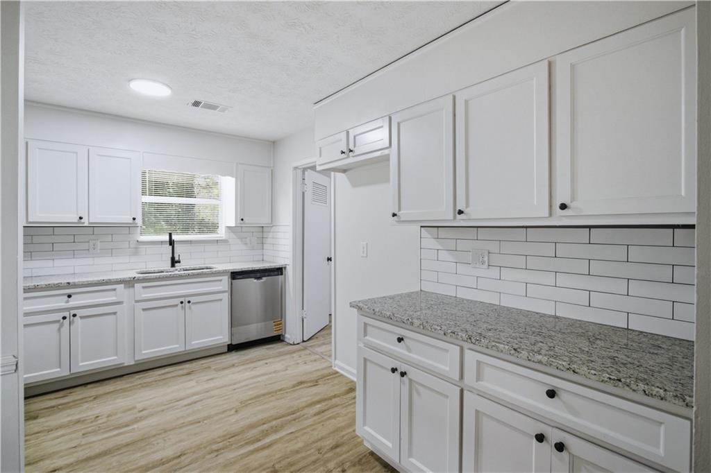 4954 Browns Mill Road Lithonia, GA 30038 - Photo 9 of 38