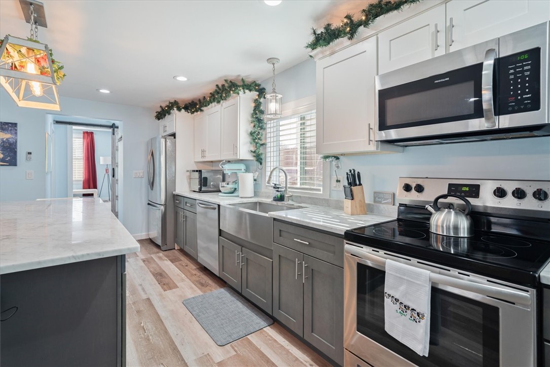 126 Narrows Road Bristol, RI 02809 - Photo 3 of 28