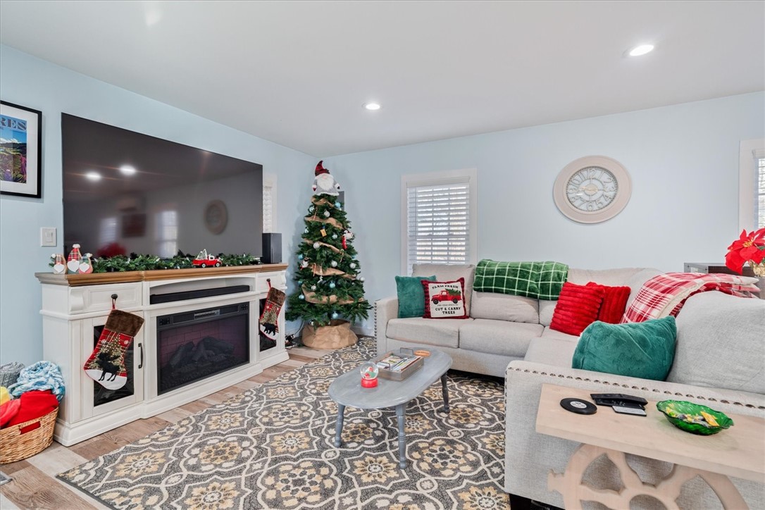 126 Narrows Road Bristol, RI 02809 - Photo 5 of 28