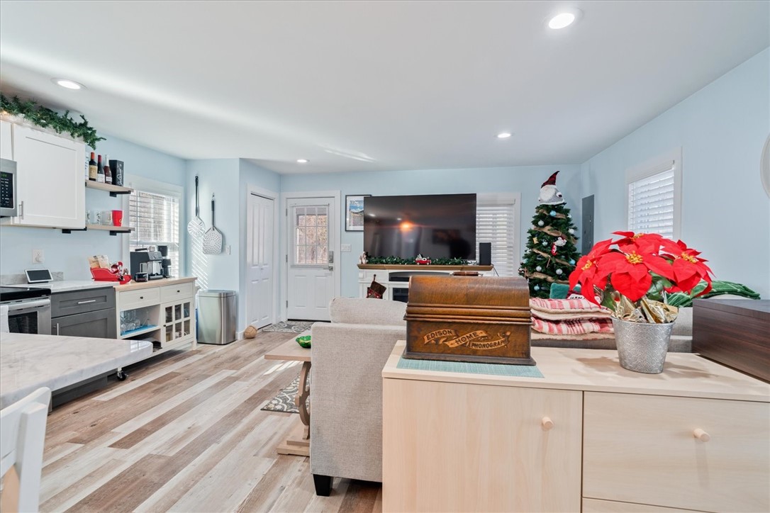 126 Narrows Road Bristol, RI 02809 - Photo 6 of 28