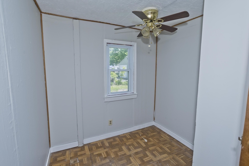 135 Lucerne Road Springfield, MA 01119 - Photo 24 of 40
