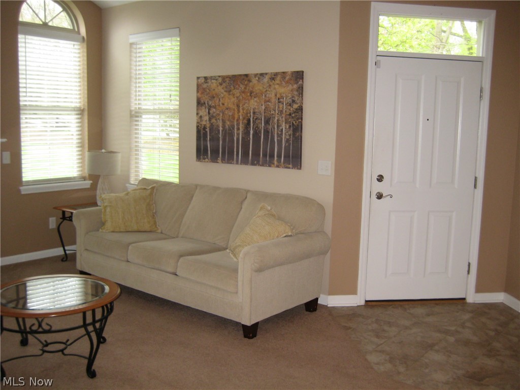 9264 Sharrott Road, Unit 1603 Youngstown, OH 44514 - Photo 5 of 35 Living room
