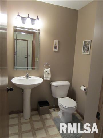 2026 Ashford Road Bettendorf, IA 52722 - Photo 11 of 22 Gallery Image 11