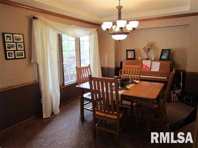 2026 Ashford Road Bettendorf, IA 52722 - Photo 4 of 22 Gallery Image 4