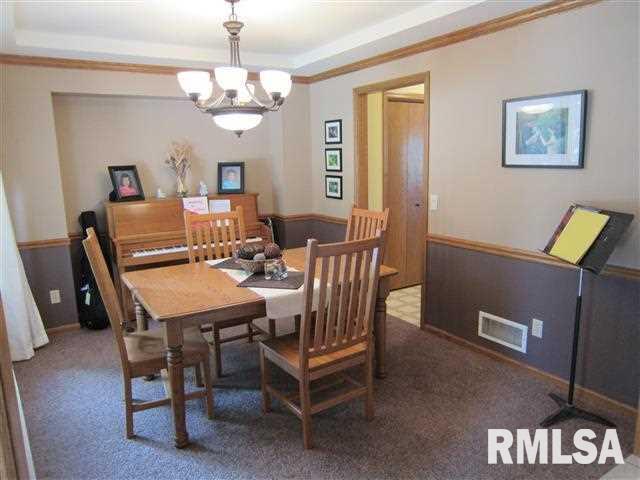 2026 Ashford Road Bettendorf, IA 52722 - Photo 5 of 22 Gallery Image 5