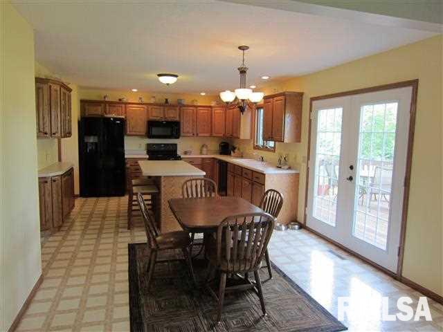 2026 Ashford Road Bettendorf, IA 52722 - Photo 7 of 22 Gallery Image 7