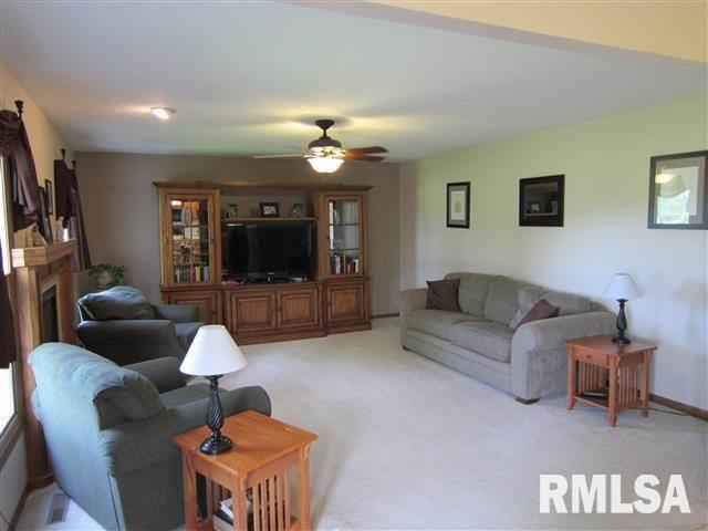 2026 Ashford Road Bettendorf, IA 52722 - Photo 9 of 22 Gallery Image 9