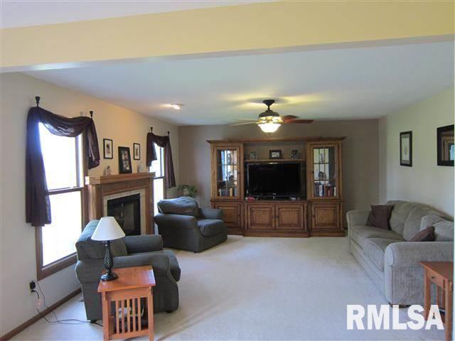 2026 Ashford Road Bettendorf, IA 52722 - Photo 10 of 22 Gallery Image 10