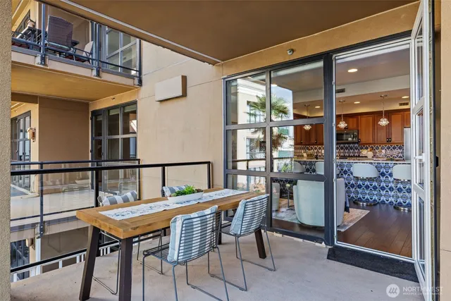 a view of livingroom with furniture