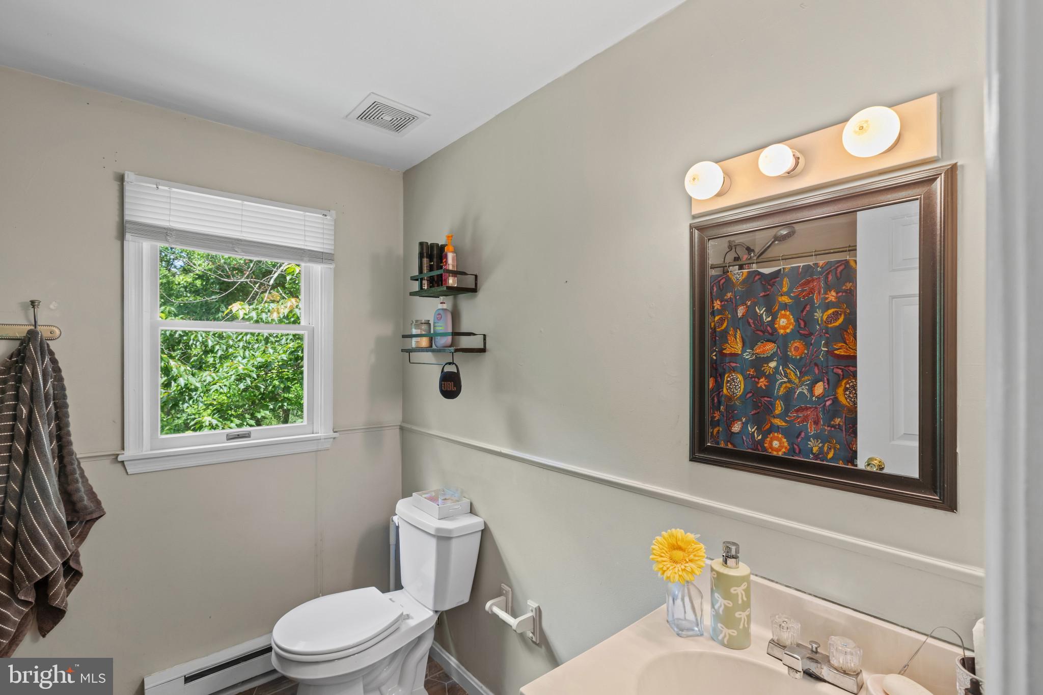 1304 Naugahyde Road Westminster, MD 21157 - Photo 24 of 35 Full bathroom
