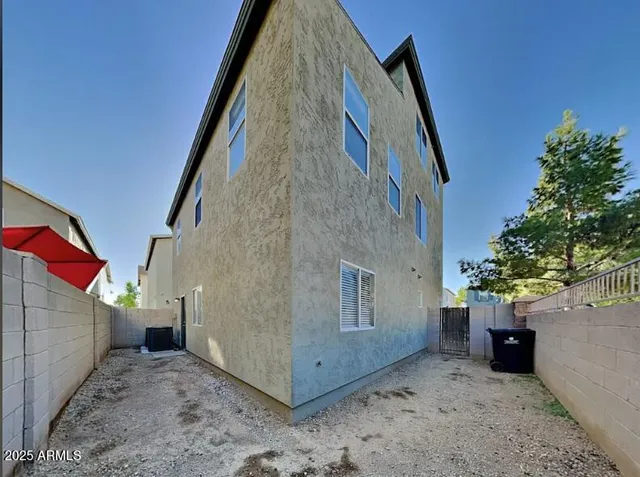 a view of a house with a backyard