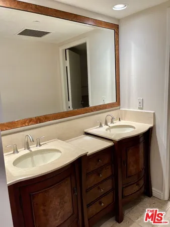 $6,600 | 10445 Wilshire Boulevard, Unit 305, Los Angeles, CA 90024