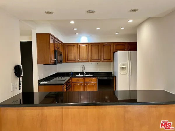 $6,600 | 10445 Wilshire Boulevard, Unit 305, Los Angeles, CA 90024