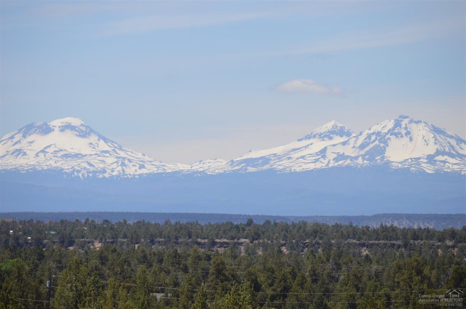 16090 Southwest Steelhead Road Terrebonne, OR 97760 - Photo 16 of 25 One of soooo many Cascade views.