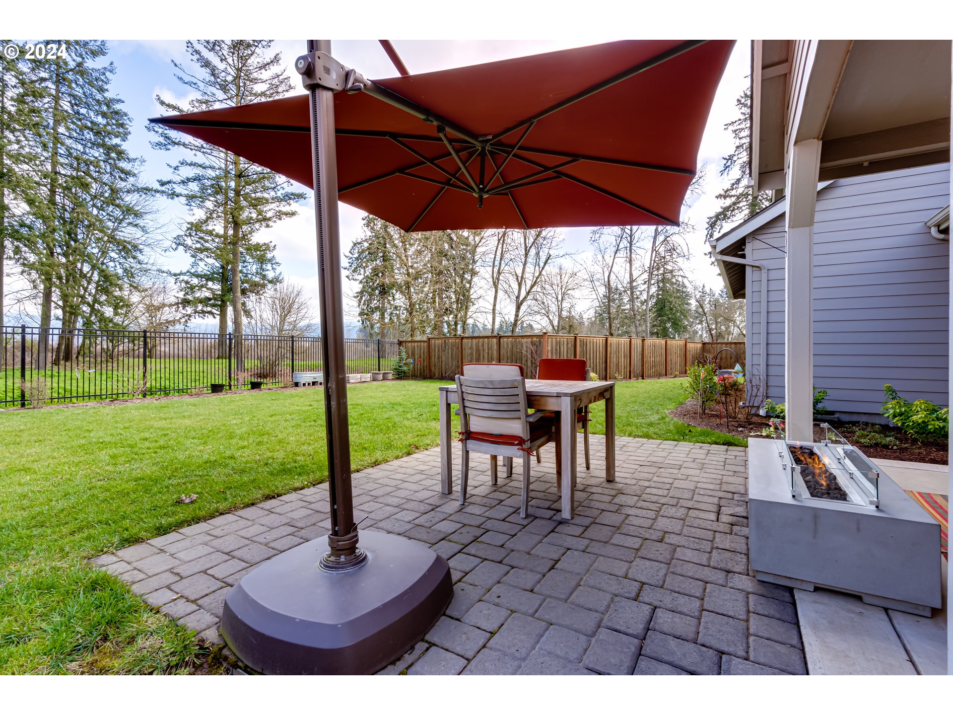 1876 John Day Drive Eugene, OR 97408 - Photo 39 of 43 a view of yard with patio