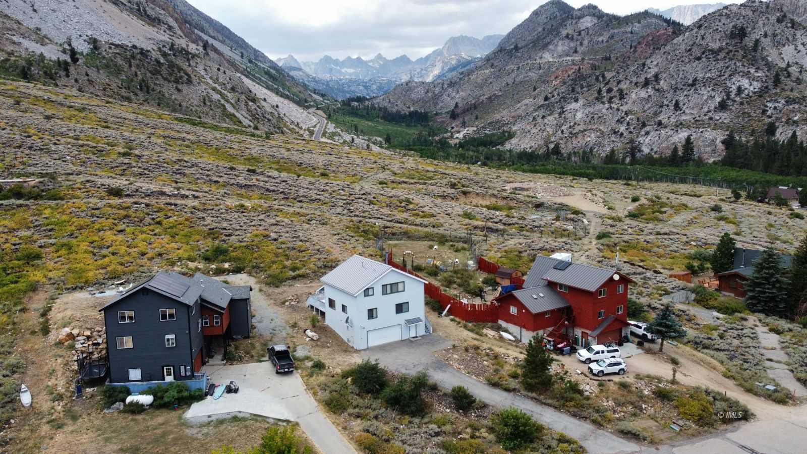156 Alpine Drive Bishop, CA 93514 - Photo 11 of 17 a view of a house with a yard