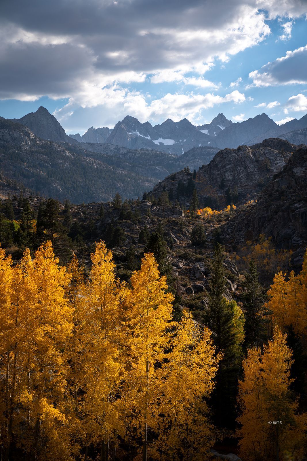 156 Alpine Drive Bishop, CA 93514 - Photo 17 of 17 a view of a city with mountains in the background