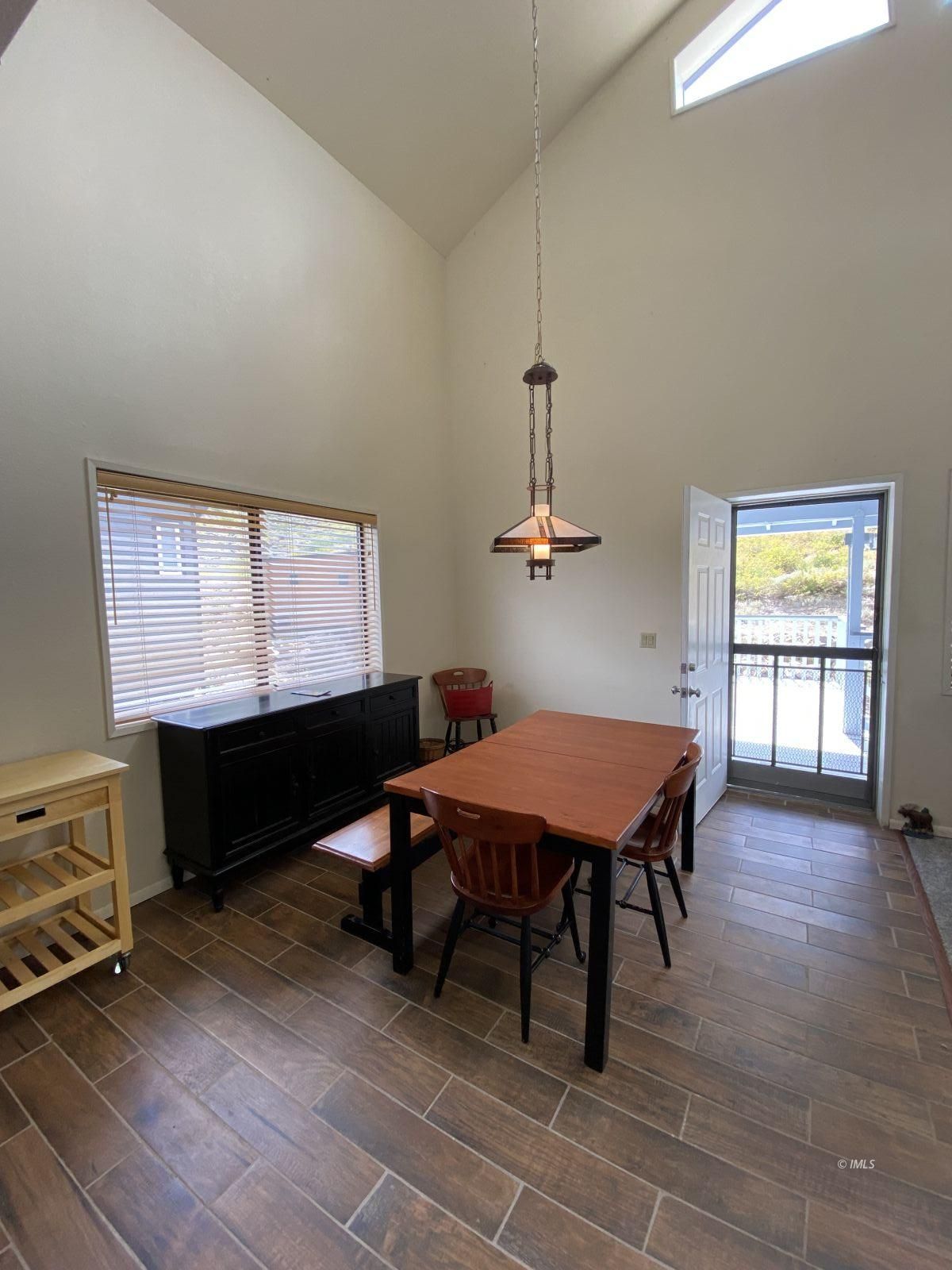 156 Alpine Drive Bishop, CA 93514 - Photo 4 of 17 a reading room with furniture window and wooden floor