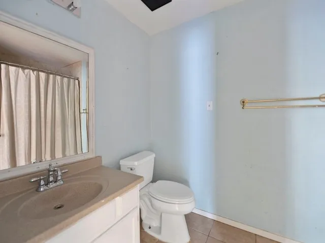 $206,000 | 7015 Oakwood Glen Circle, Spring, TX 77379