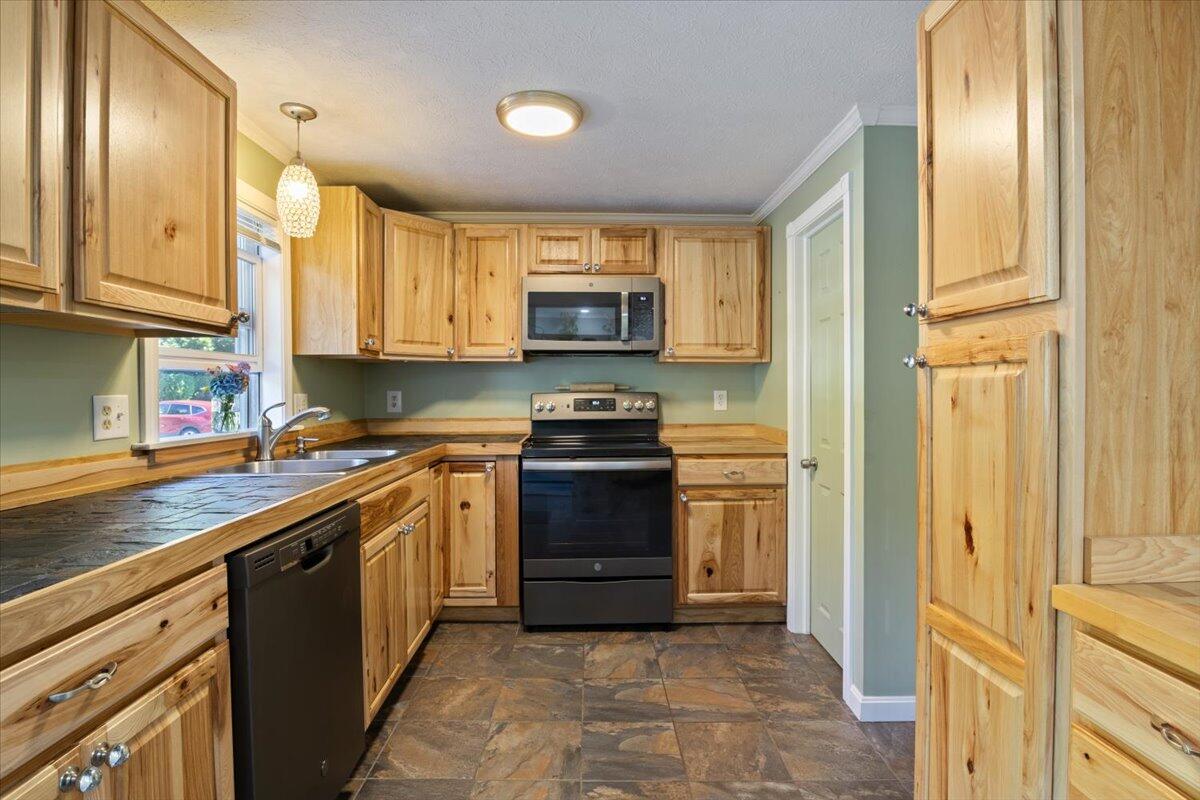 8 Park Street, Unit 4 Saco, ME 04072 - Photo 6 of 18 13-8_Park_St_13