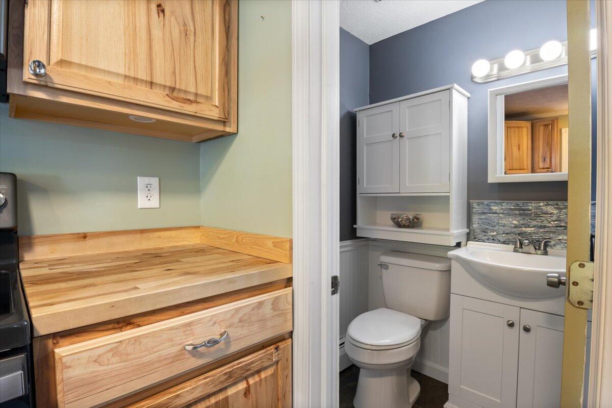 8 Park Street, Unit 4 Saco, ME 04072 - Photo 7 of 18 14-8_Park_St_14