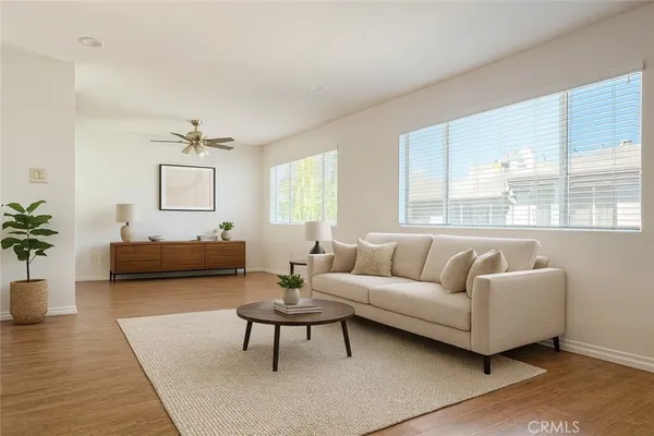 $2,450 | 18619 Collins Street, Unit F29, Tarzana, CA 91356